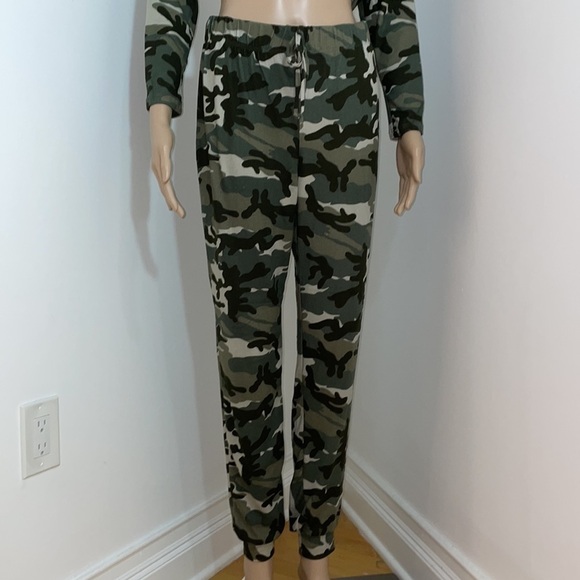 New Olivia Rae Women's Camouflage Printed Long Sleeve 2 Piece Pajamas Set PJs - Picture 4 of 15